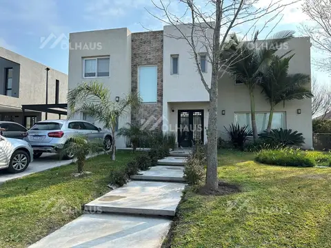 Ayres Plaza