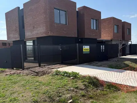 Depto Tipo Casa en Venta de 3 ambientes