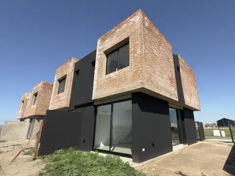 Duplex en Venta de 2 dormitorios en Paseo del Norte, Funes