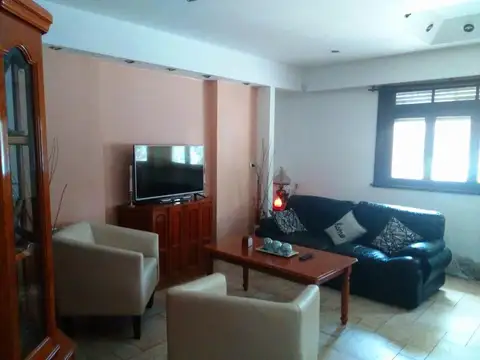 Ph frente, en dos plantas de 4 ambientes. Villa Urquiza