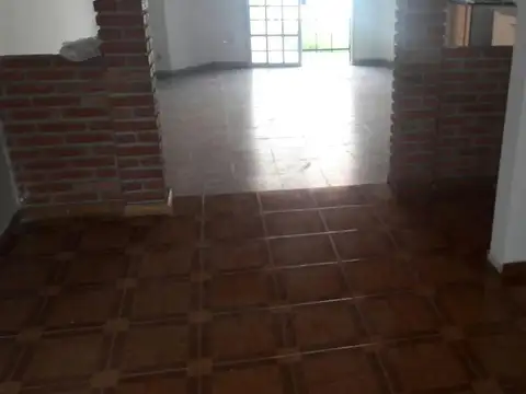 Depto Tipo Casa en Venta en Temperley, USD 95.000