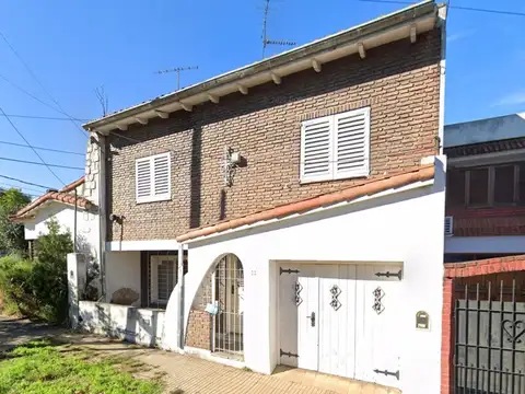 CASA 4 AMBIENTES CON GARAGE