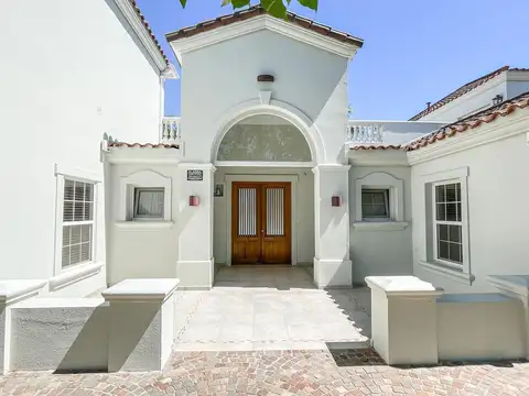 Casa en Venta con 4 cocheras