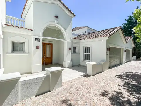 Casa en Venta con 4 cocheras