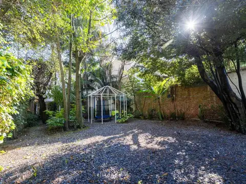 Casa en Alquiler con 1 cochera