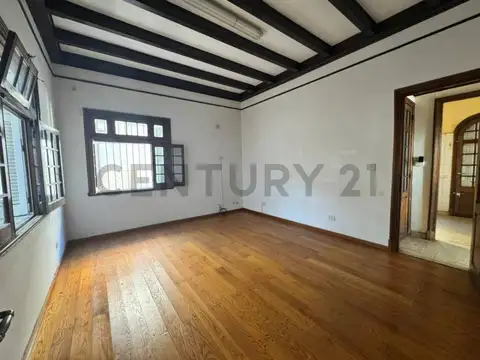 VENTA CASA 5 AMBIENTES CON 4 DORMITORIOS Y ESCRITORIO, JARDÍN Y COCHERA EN SAAVEDRA