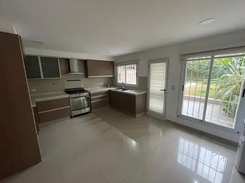 Casa en Venta con 3 cocheras