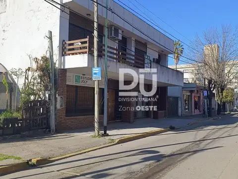 Casa en Venta en General Rodriguez centro con Oficinas