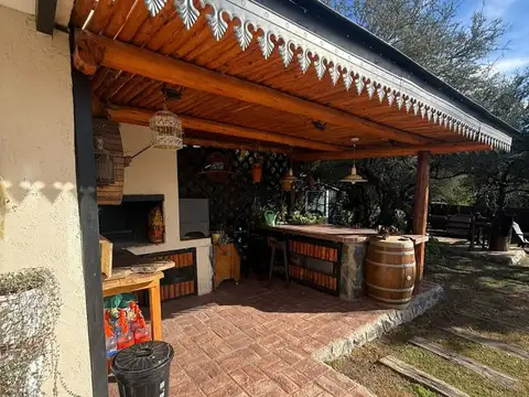 Casa 6 ambientes con 2 baños