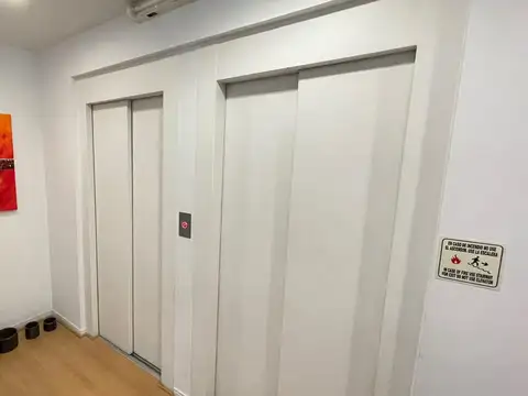 Venta con Renta Oficina 141Mts. - Gran Balcón y 2 Cocheras - Palermo Nuevo