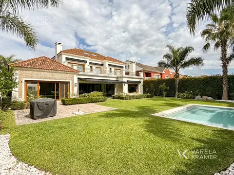 Casa 7 ambientes con 4 baños