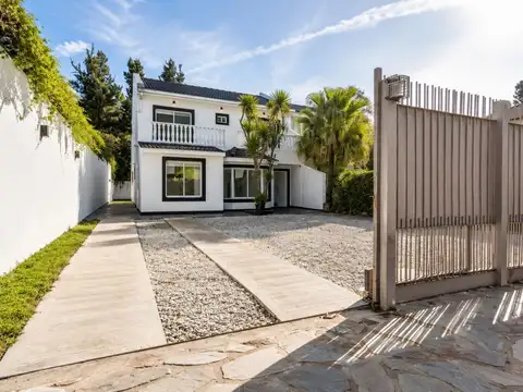 OPORTUNIDAD CASA 5 AMB A ESTRENAR JARDIN DE CALIDAD