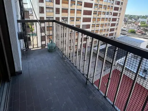 Avellaneda 100, Piso 7