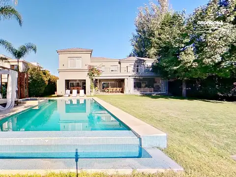 Casa en Venta con 2 cocheras