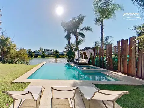 Destacada Casa en Venta al Lago en Santa Barbara - Recientemente Remodelada!