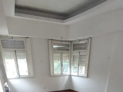 PH al frente 4 ambientes en 1° Piso por escalera Sin Expensas, Ideal Uso Profesional