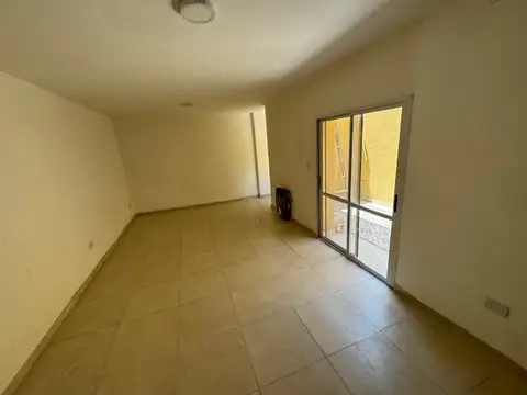 Depto Tipo Casa 3 ambientes con 2 baños