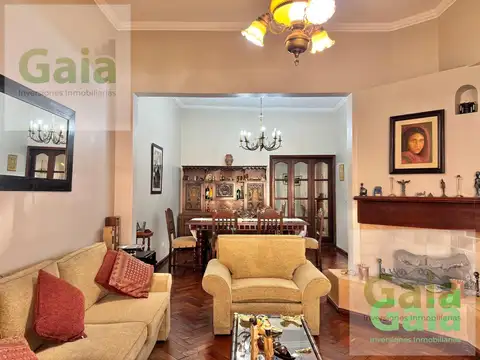 Casa en Venta con 3 cocheras