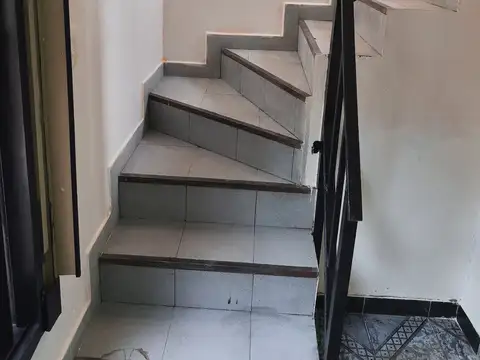 Departamento d3 Ambientes tipo Casa Con Cochera, Patio, Parrilla y Terraza – Sin Expensas. San Vicente 857 Avellaneda