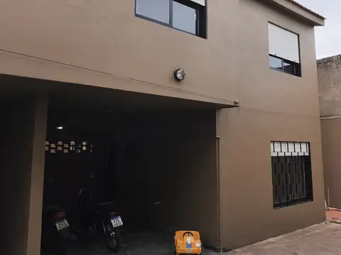 Departamento d3 Ambientes tipo Casa Con Cochera, Patio, Parrilla y Terraza – Sin Expensas. San Vicente 857 Avellaneda