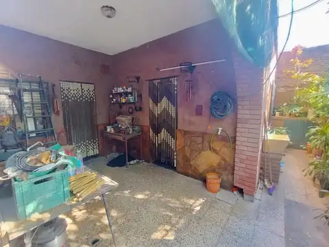 SE VENDE CASA AL FRENTE EN EMPALME GRANEROS