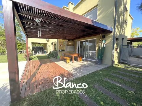 Casa 4 ambientes con 2 baños