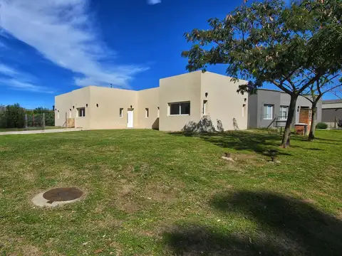 CASA EN VENTA 4 AMBIENTES EN SANTA EMILIA – PILAR DEL ESTE