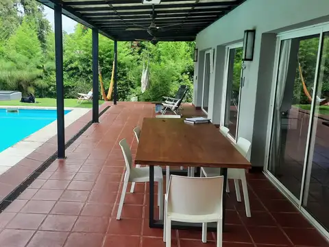 Casa 5 ambientes con 4 baños