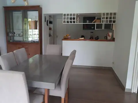 Casa en Alquiler con 1 cochera