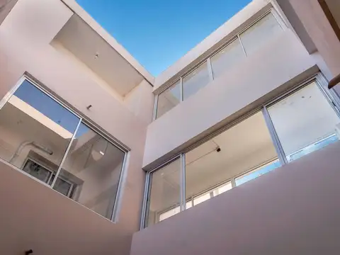 EDIFICIO EN VENTA MACROCENTRO 8 DPTOS Y 1 LOCAL