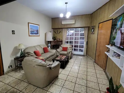 Casa 7 ambientes con 3 baños