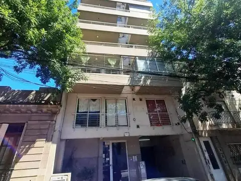 VENTA. Cochera ubicada en PLANTA BAJA. Cubierta, portón automático.