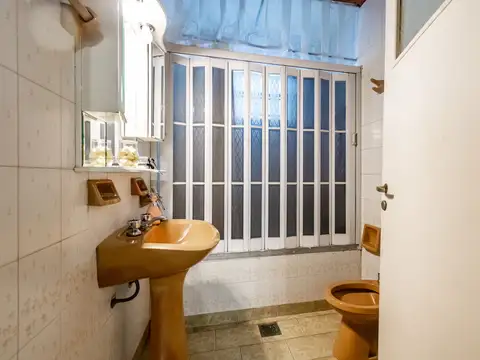 Casa 5 ambientes con 2 baños