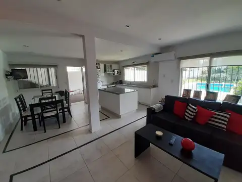 Casa 4 ambientes con 4 baños