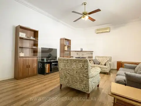 Necochea  al 1900  entre Hipolito Yrigoyen y Rodriguez peña