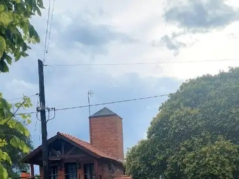 Casa + quincho con pileta – Céntrico