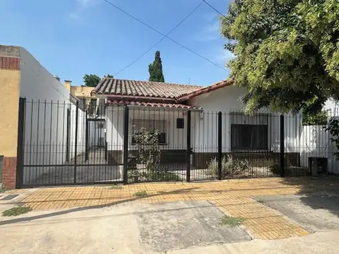 Casa 3 ambientes a la venta en Don Torcuato
