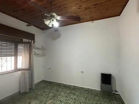 Casa 3 ambientes a la venta en Don Torcuato