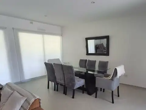 Casa en Venta con 4 cocheras
