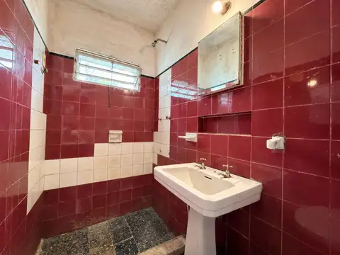 CASA EN VENTA 2 DORMITORIOS SHANGRILA A RECICLAR