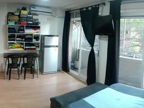 Av. Forest 1100  *  - Frente - Monoambiente Divisible c/ Balcón - 1 amb. - Sup. Total: 25 m² - Apto Profesional. Por m2.:  2520.