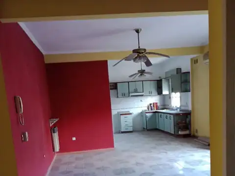 Depto Tipo Casa 4 ambientes con 2 baños