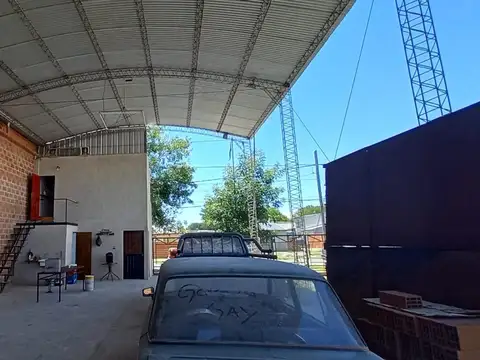 Galpón en Venta en French al 1500