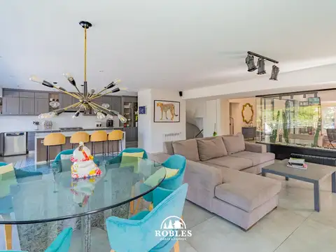 Importante Residencia estilo moderno