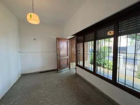 Casa 2 ambientes con 1 baño