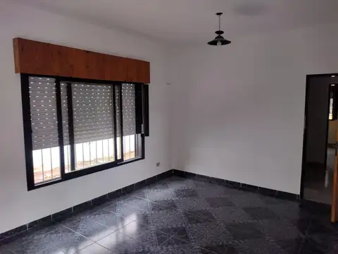 Casa en Alquiler con 2 cocheras