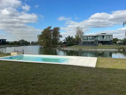 Casa en venta al lago barrio Canton norte