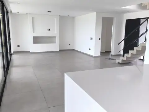 Casa en Alquiler en Horizontes al Sur, USD 2.500