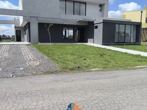 Alquiler Casa a Laguna 4 Habitaciones Horizontes al Sur 15500