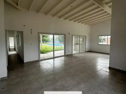 Casa 8 ambientes con 3 baños